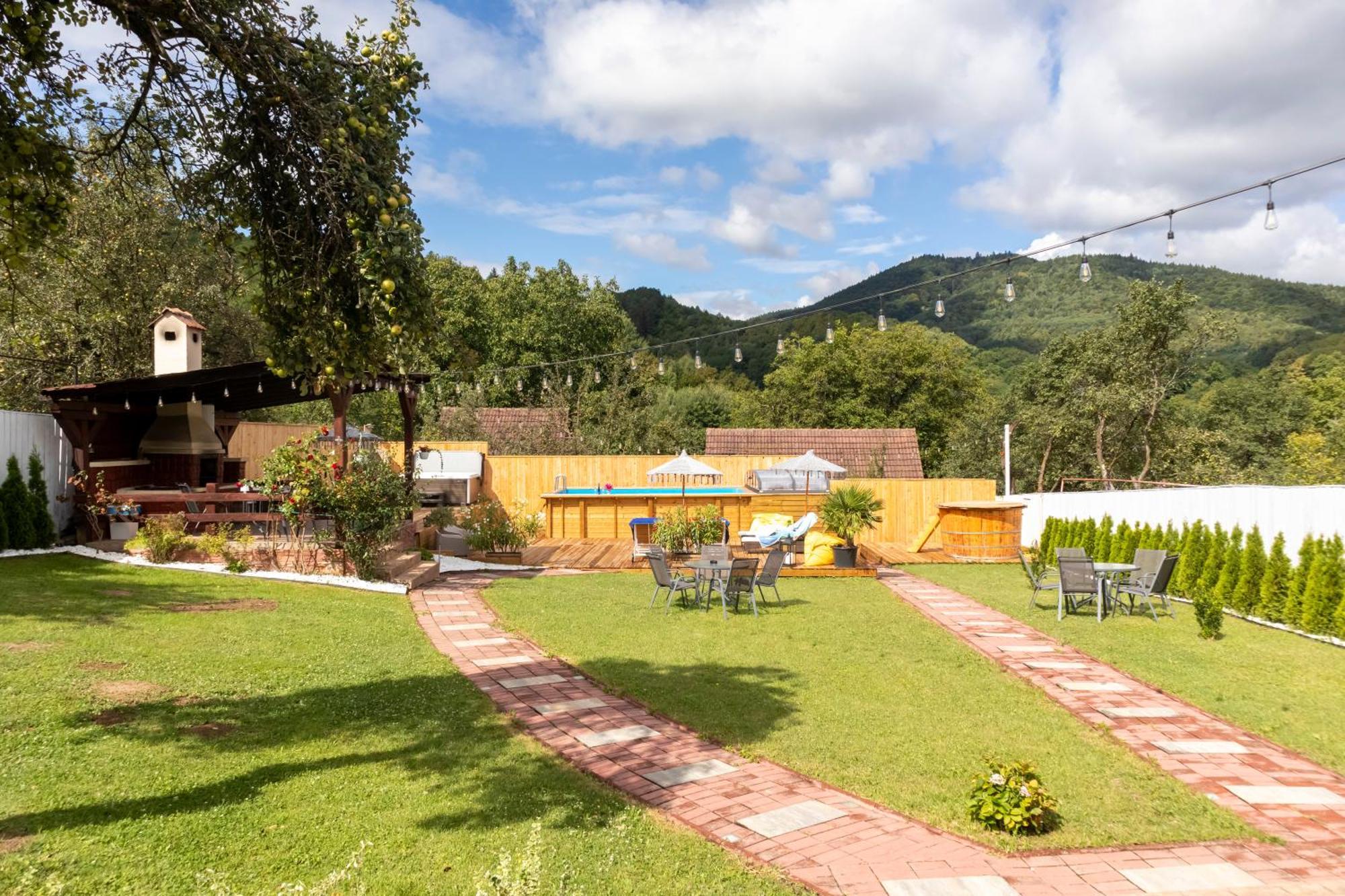 Hotel Vila Crisalia Sibiel -Sibiu Esterno foto